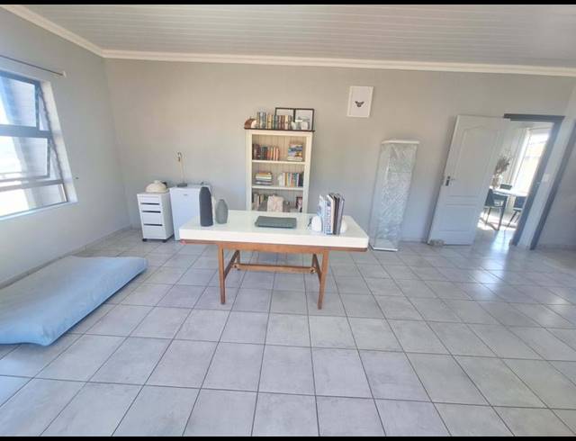 5 BEDROOM HOUSE FOR SALE IN SEEMEEU PARK